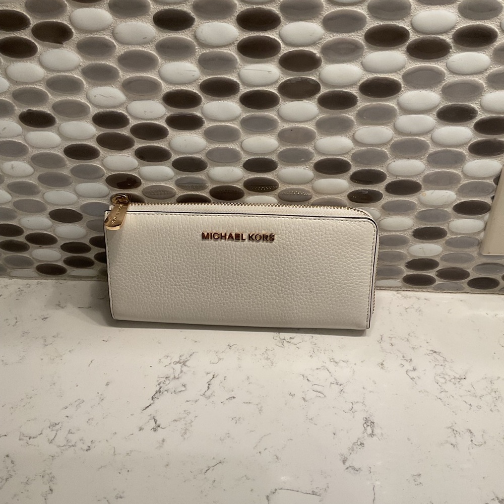 Michael Kors White Leather Wallet Sleek Minimalist Design